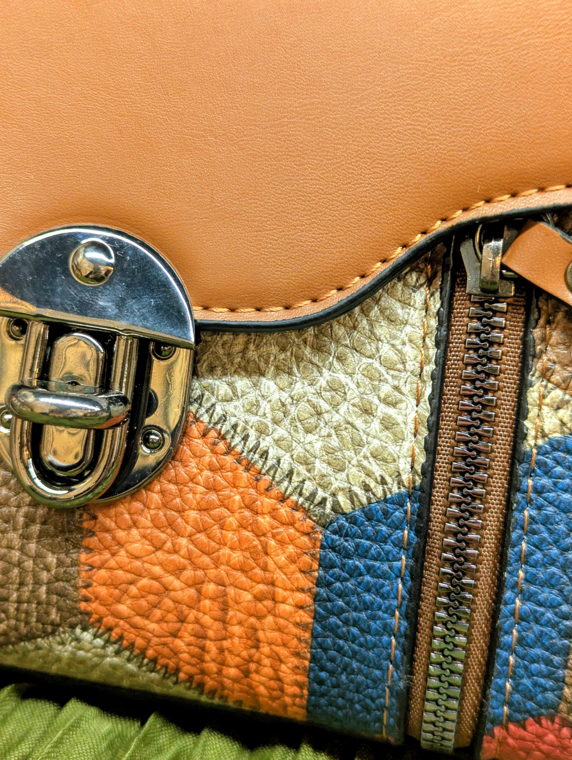 Retro Style Rhombus Pattern Crossbody Bag - Image 4